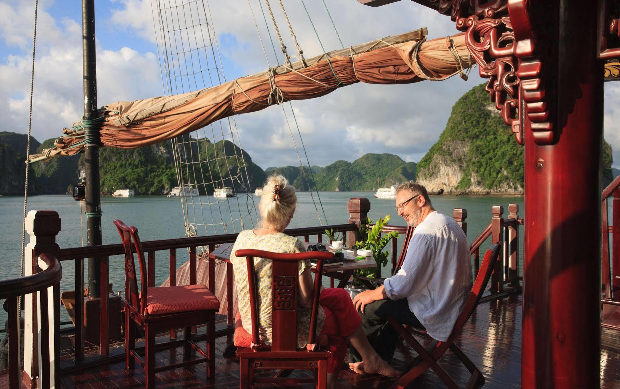 Halong Royal Boutique Cruises Ha Long Exterior foto